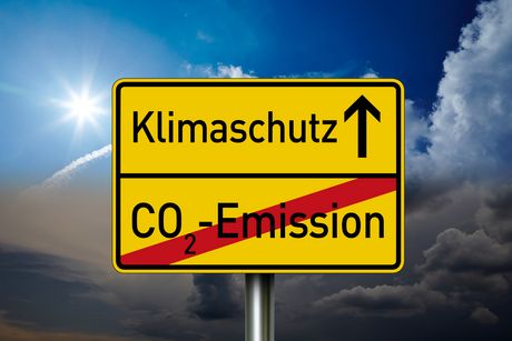 Schild mit Aufschrift Klimaschutz