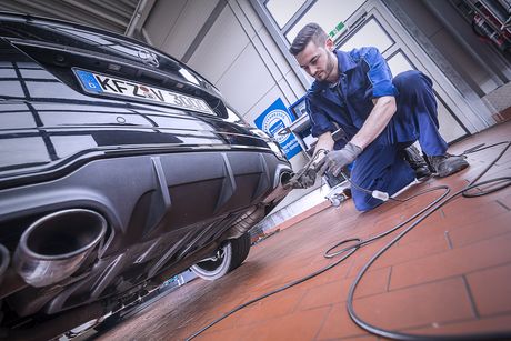 Werkstatt, Abgasuntersuchung