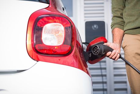 Elektroauto an der Ladesäule